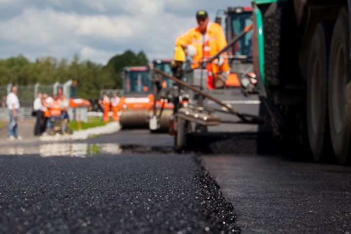 Асфальтування, укладання бруківки, м'яка покрівля, бетонні роботи
