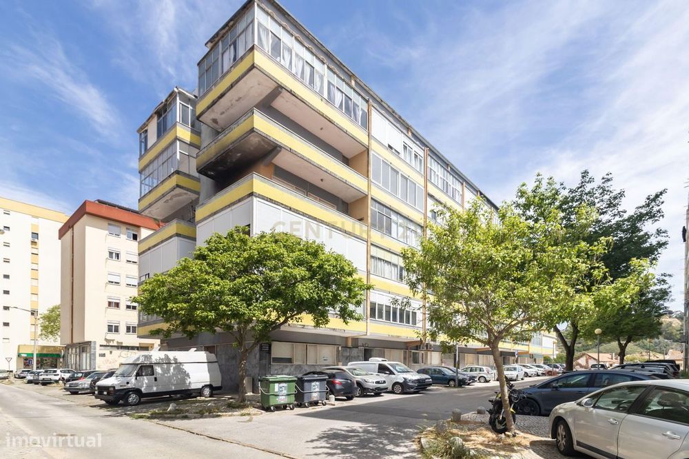 Apartamento T2 para arrendamento no centro da Costa da caparica, Luz.