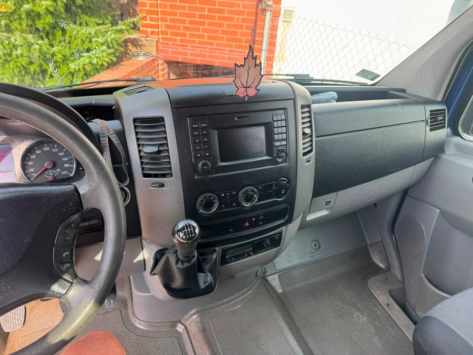 VW Crafter na bliźniakach, 2016r 6 osob, furgon, winda z UDT, 246 000 przebieg