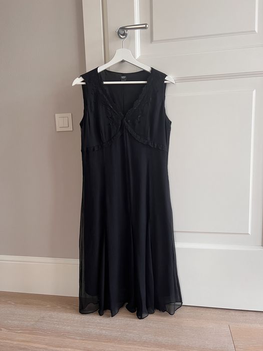 Mała czarna roz. M Esprit