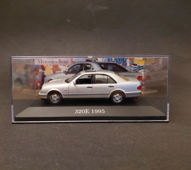 Miniatura 1.43 Mercedes Benz E320