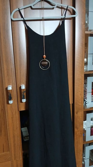 Długa sukienka na ramiączkach nowa