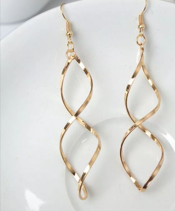Brincos  elegantes, vários modelos, desde