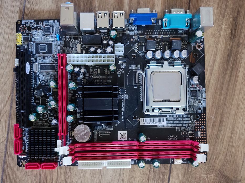 2 Motherboards e dois cpus socket LGA 775