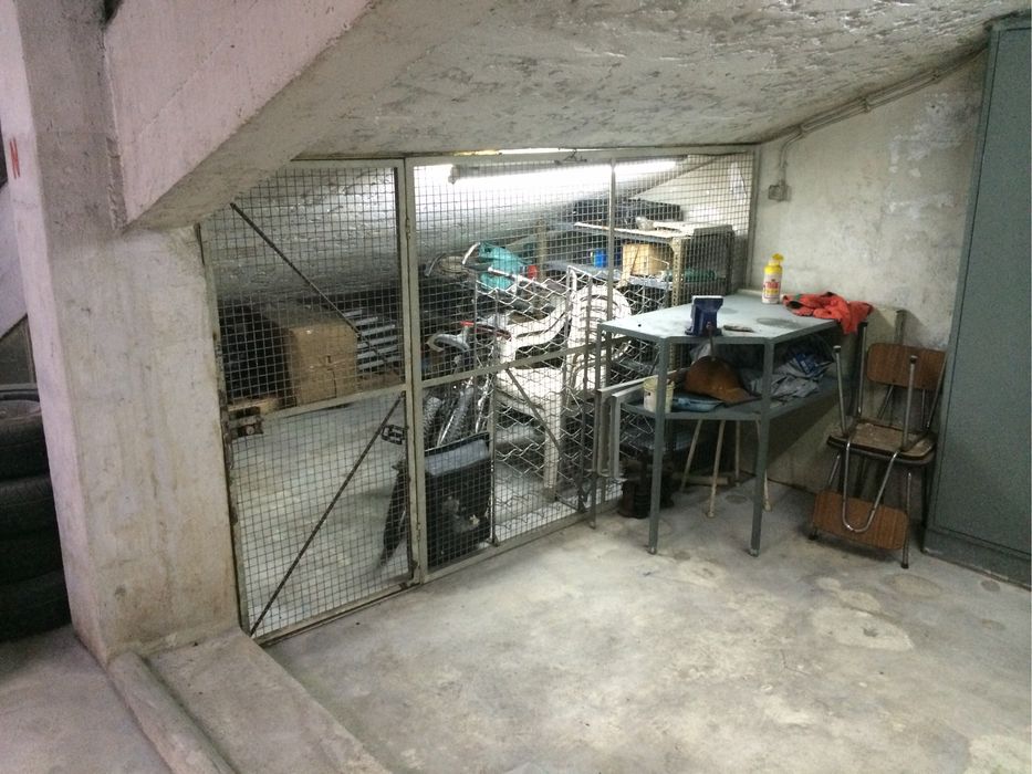 Lugar de garagem com arrumos fechado (perto do ISMAI)