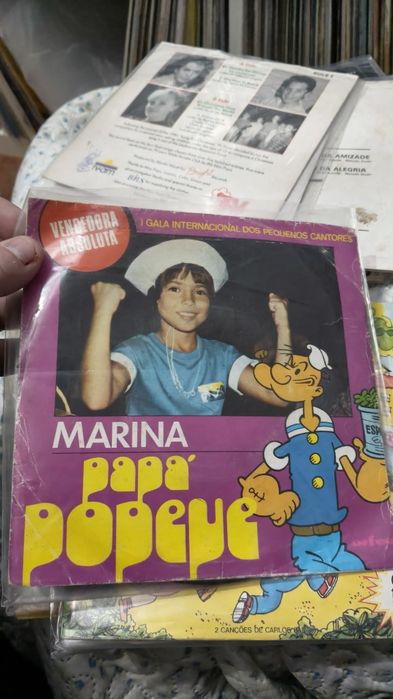 Lote Singles  24 singles capas e discos bom estado 
Capas e discos bom