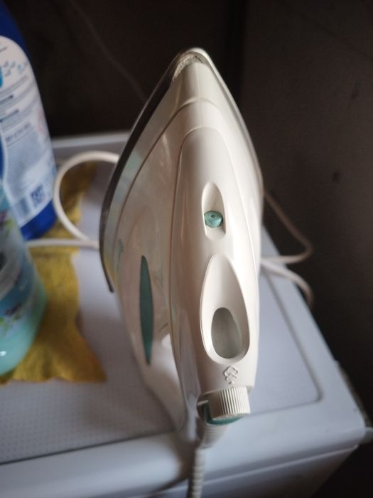 Tábua de engomar 13 euros + Ferro Ufesa 10 euros