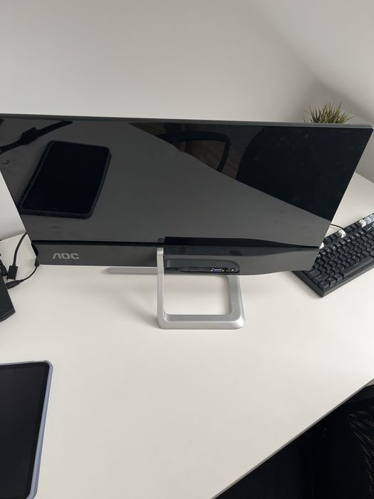 Monitor APC 27’ 1080P