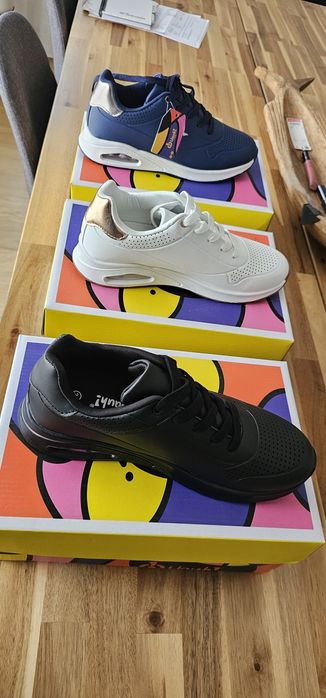 Ténis (imita os Skechers) novos