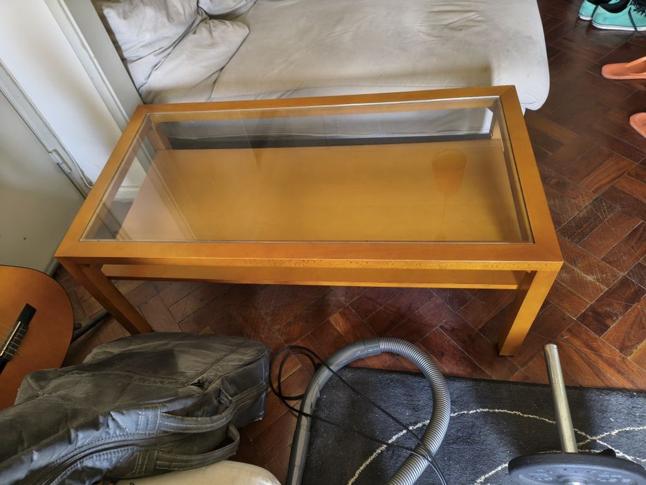 Mesa de sala com tampo em vidro, excelente estado