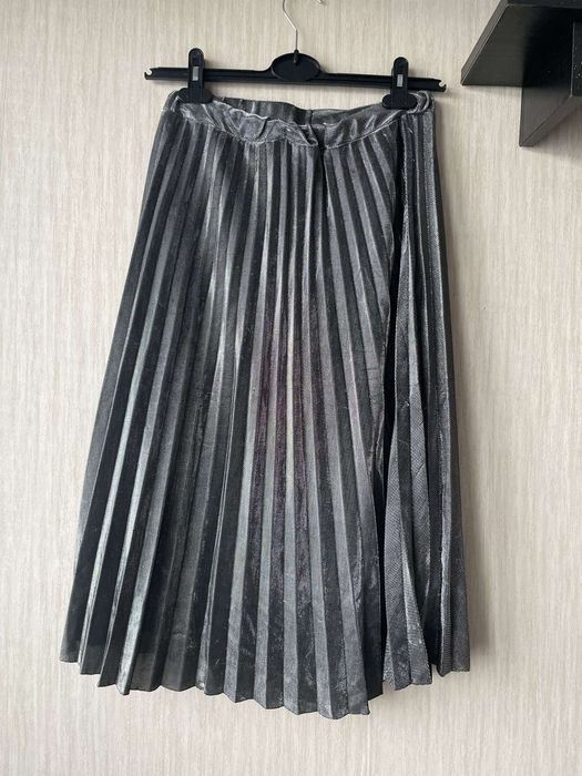 Szara spódnica midi z błyszczącego materiału Primark 40