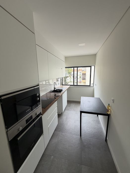 QUARTO DISPONIVEL em agualva cacem