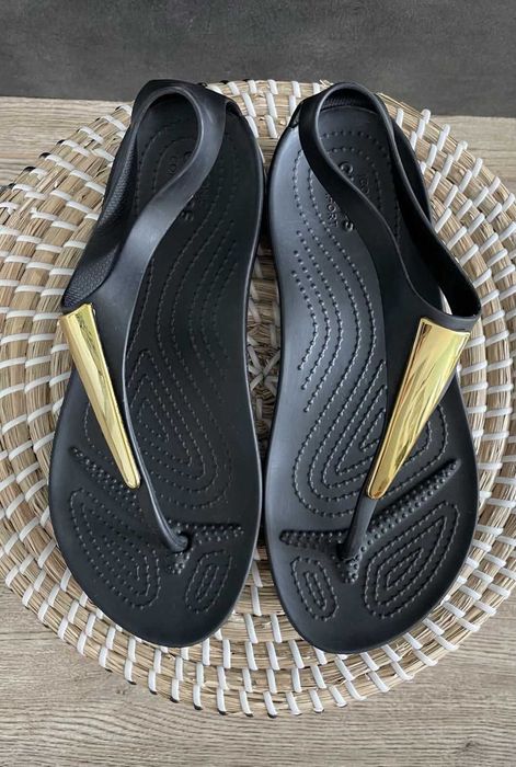 Crocs japonki Serena Metallic Bar Flip Gold/Black W7 37/38