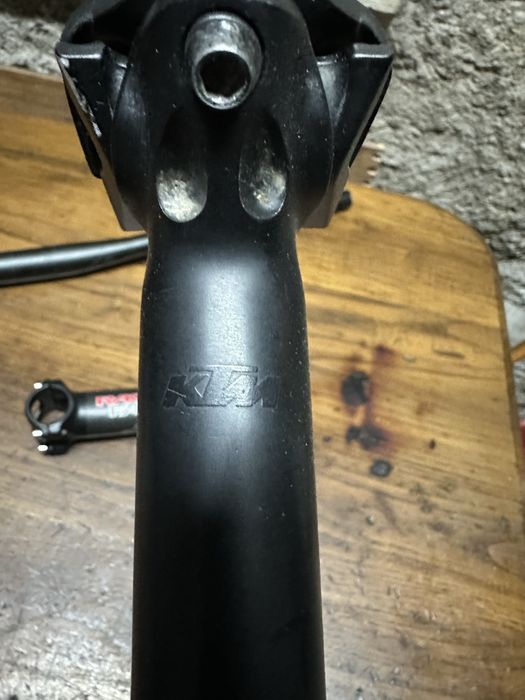 Guidão e espigão em aluminio KTM  e mesa em aluminio da face race