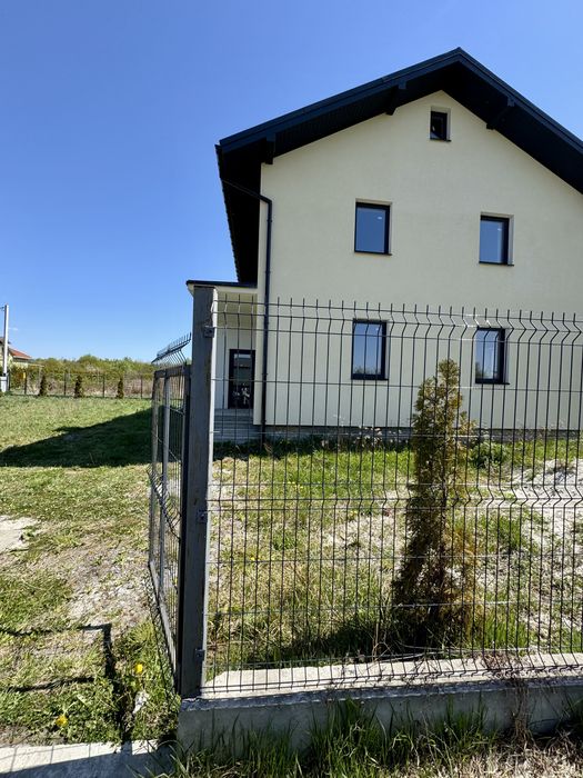 Продаж окремого будинку в Конопниці