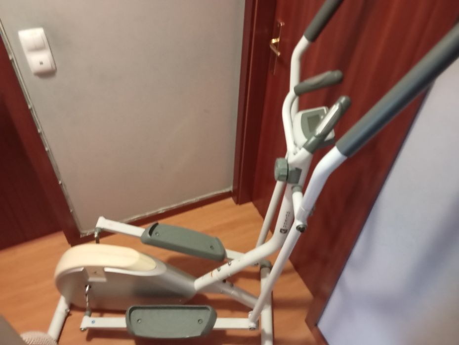 Vendo equipamento de ginástica Elitica