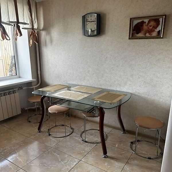 Продаж 2к квартири 65 кв. м на вул. Кармелюка