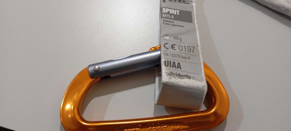 Mosquetão petzl spirit