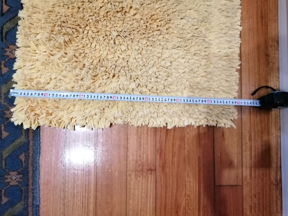 Tapete amarelo 135x70muito bonito