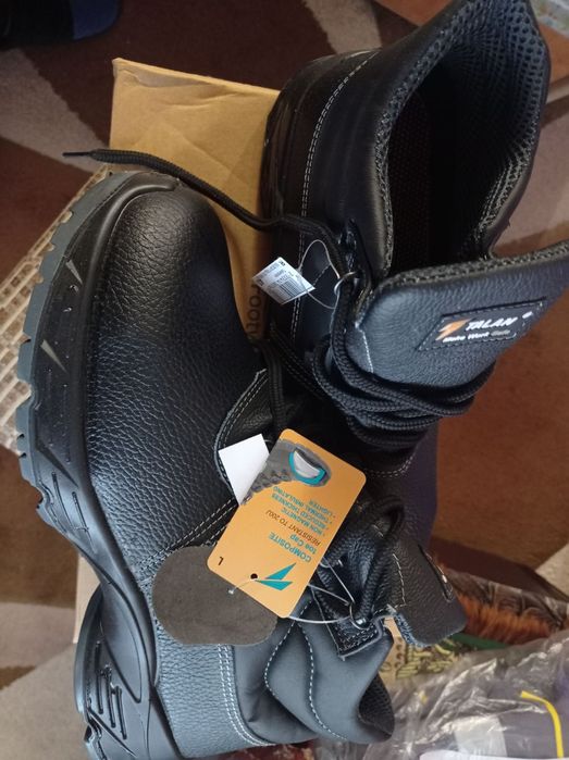 Продам нові робочі черевики