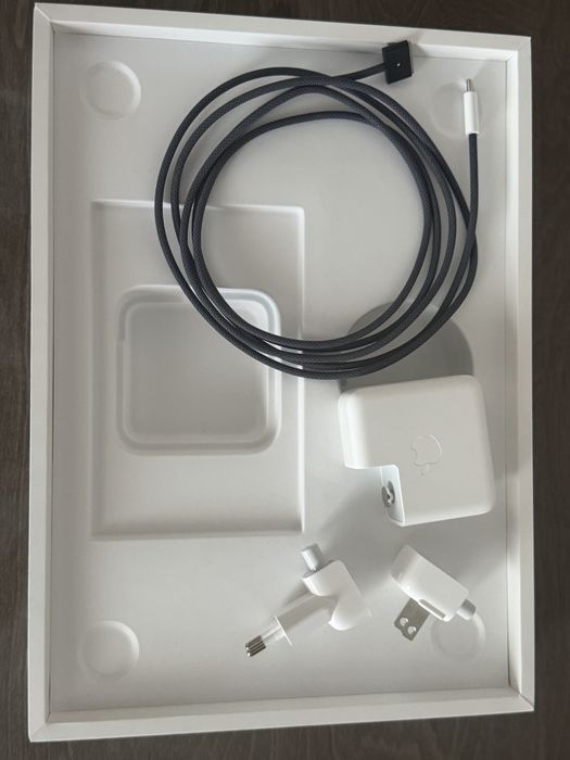 MacBook Air 13 Retina, Midnight, 1TB, 10 CPU / 10 GPU, 32GB RAM with Apple M4 (2025)