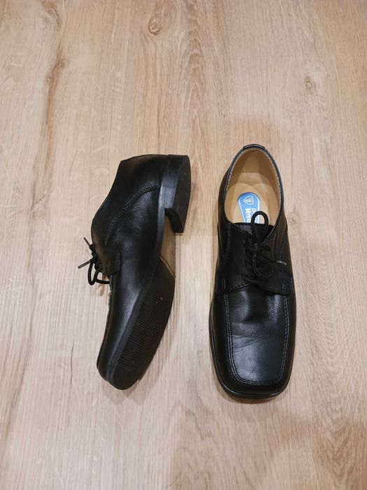 Sapatos de cerimónia para criança/rapaz praticamente novos