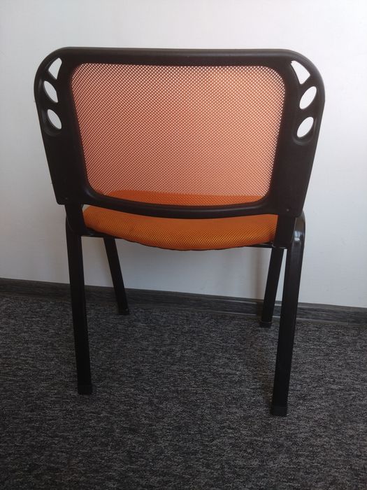 Krzesło kongresowe, prawdopodobnie Pomara 40800