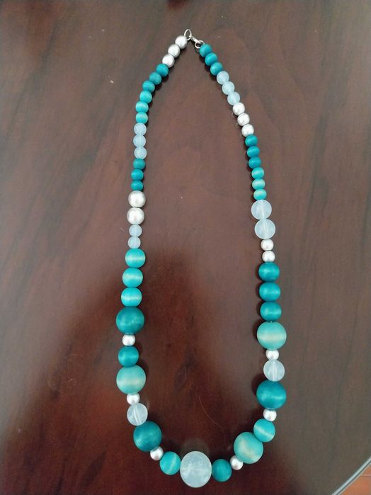 Colar de pérolas, azulado e turquesa