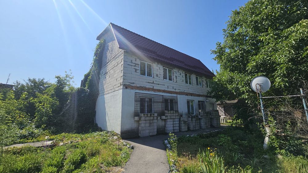 Продам будинок в центрі міста