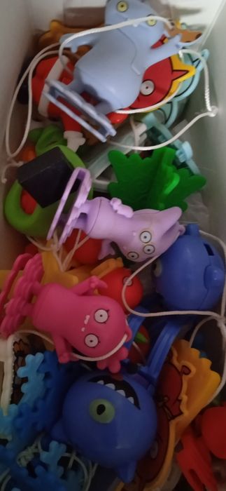 Фігурки з кіндерів різних видів