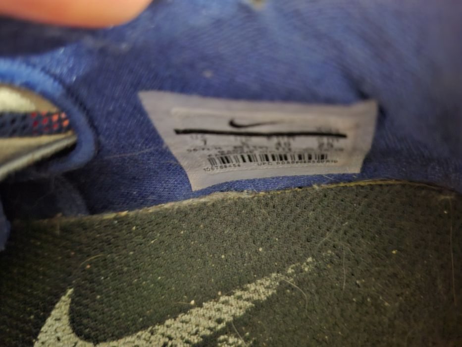 Męskie halówki Nike r 40 .