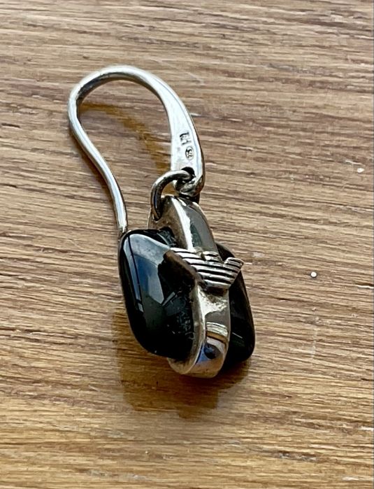 Brincos em prata e ónix da Armani