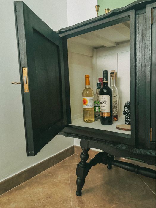 Aparador antigo em carvalho maciço – restaurado e exclusivo