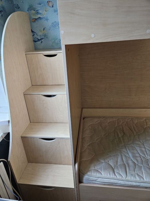 Комплект меблів в дитячу кімнату