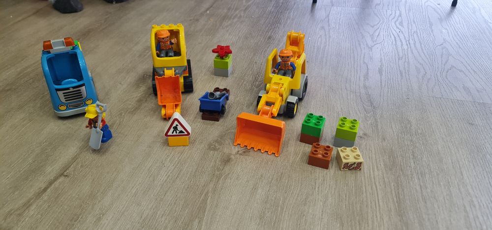 Zestawy  lego Duplo 10812 i 10811