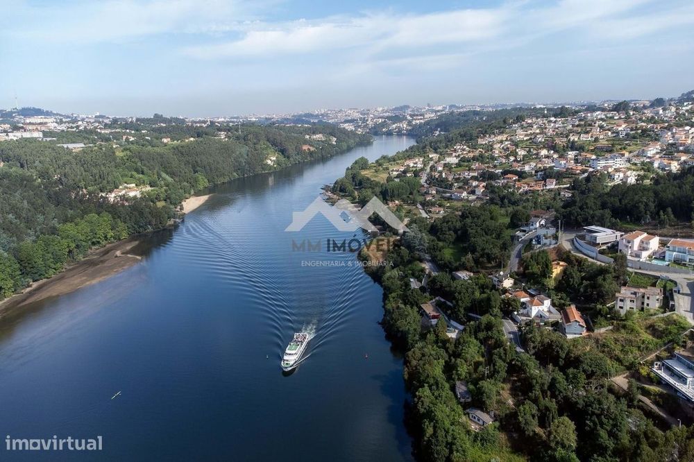 Moradia T3 Nova | Vista Rio | 4 Frentes | Terraços | Box | Luxo