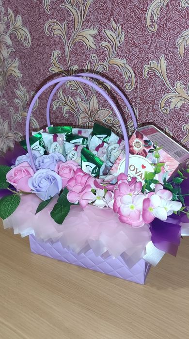Букети з мильними квітами та з цукерками