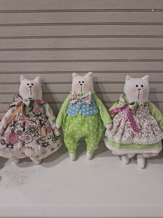 Продаж.  Пасхальні зайці.Котики.