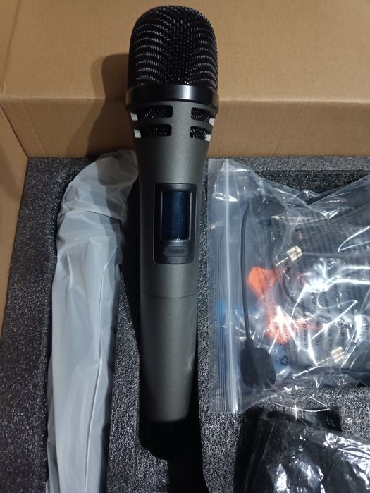 Караоке з мікшерною системою,і мікрофонами