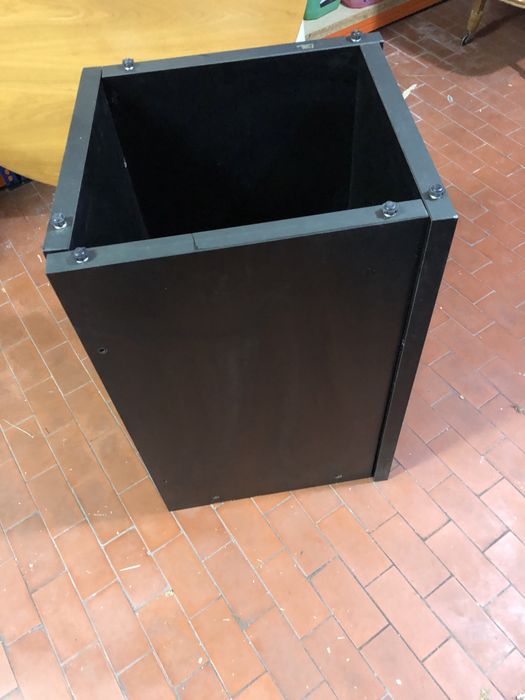 Secretarias varias,  mesas varias e mais material escritorio