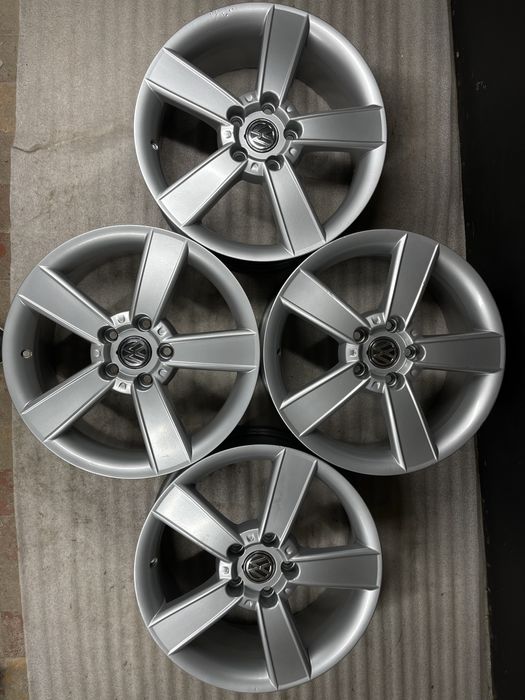 Диски R17 5x112 Et54 7J. Volkswagen Golf Jetta Skoda Octavia A5 A7