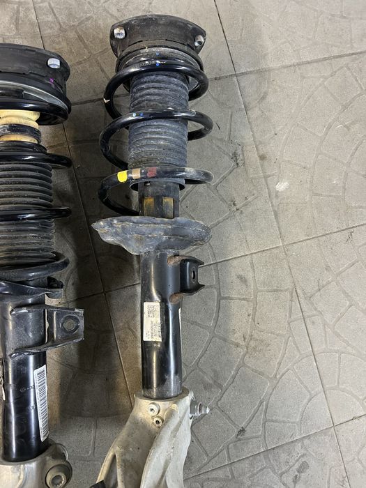 Амортизатор передний ступица Tiguan 2