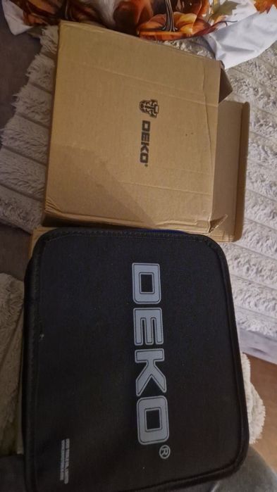 Aparafusadora deko 2 baterias 20v (Nova)