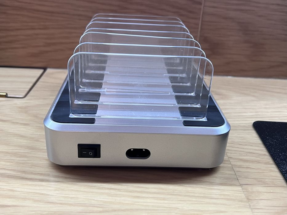 Carregador 6 portas para tablets e telemoveis, 3 USB-A + 3 USB-C