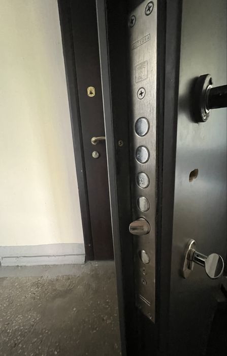 Входная Дверь с Замком