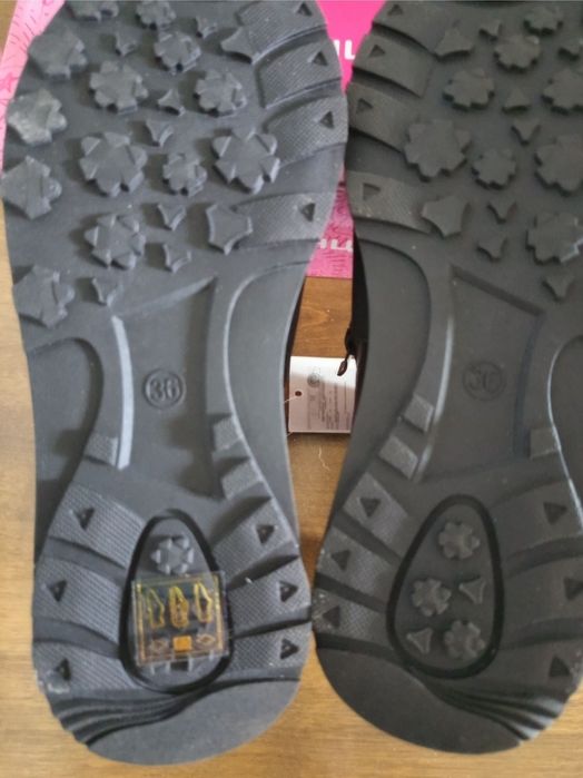 Жіночі черевики.