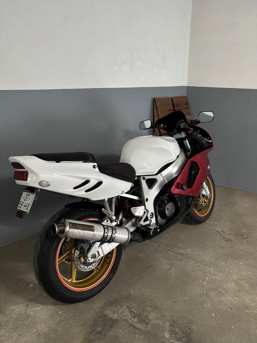 Honda cbr 900 rr fireblade