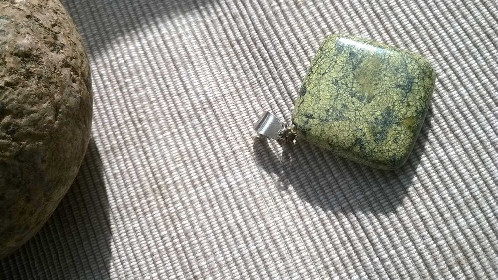 Zawieszka wisiorek - kamień naturalny zielony seledynowy - srebro