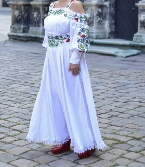 Вишита бісером сукня (індивідуальний пошив)