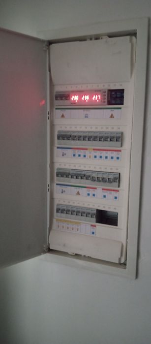 Продаю комерційне фасадне приміщення 95 м2   під офіс, салон краси, ма